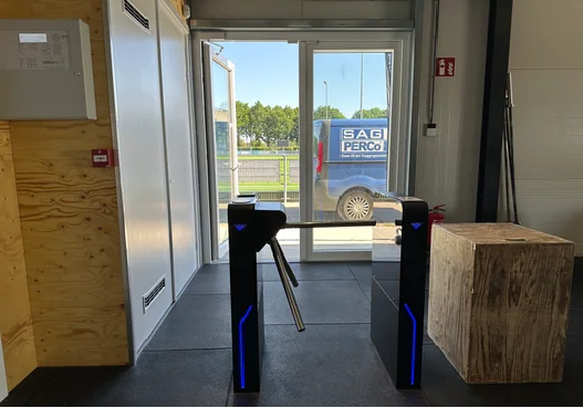 Turboo slim tripod turnstile with RFID card reader installed in a gym in Netherlands (1)